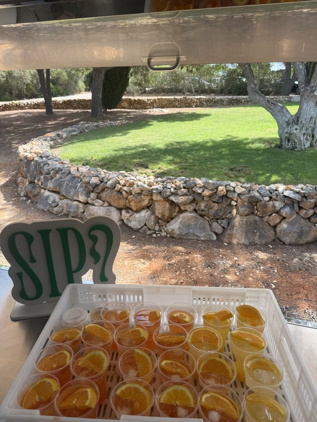 A tray of prepared drinks for a SIP? Algarve event